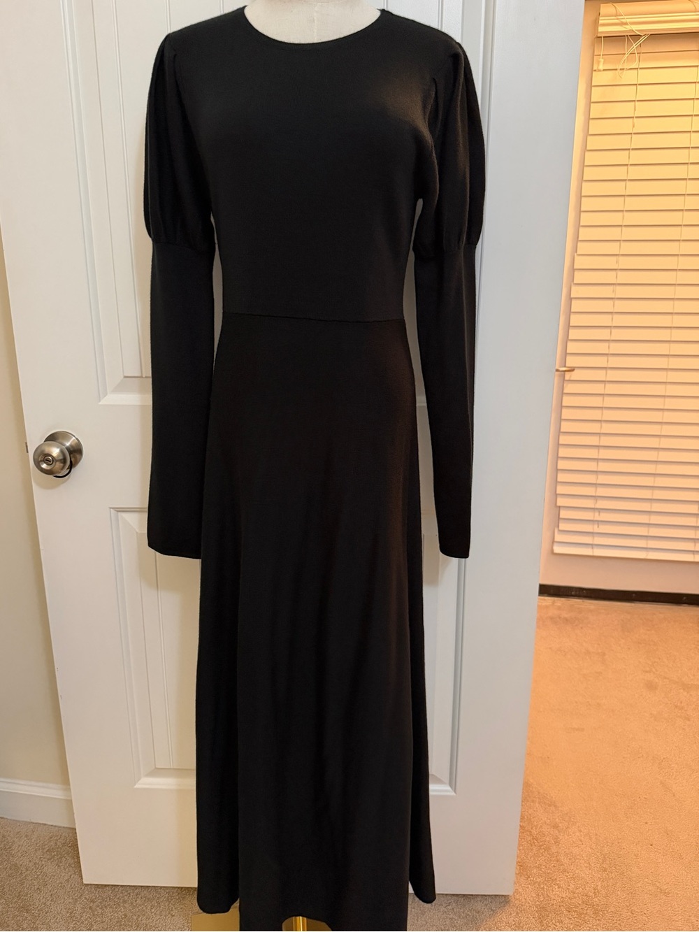 Pomander Place Black Long Sleeve Midi Dress with Subtle Puff Shoulder Medium